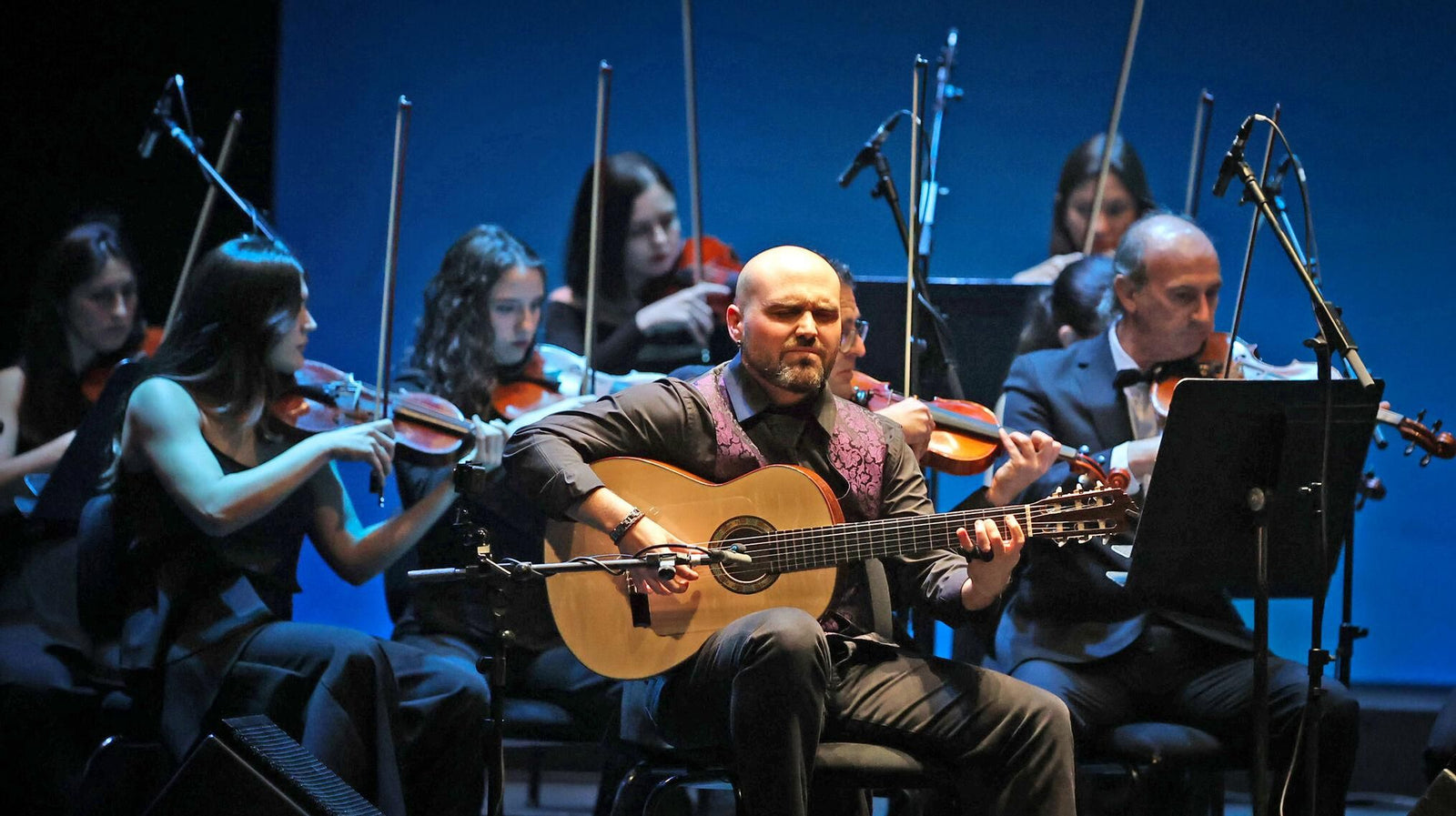 Santiago Lara en el Concierto N1 para orquesta y guitarra española